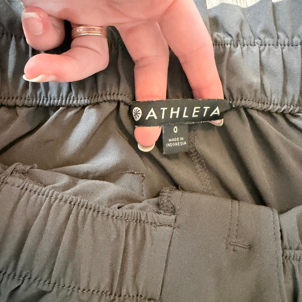 Athleta Gray Athleisure Waist Tapered Cargo Pants Minimalist Travel Outdoor Sz 0 - Picture 7 of 9